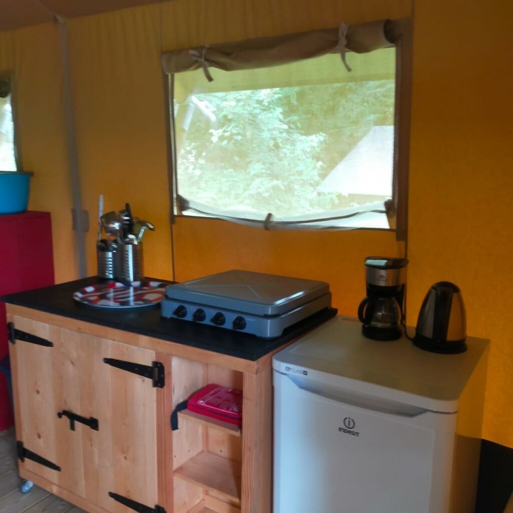 Camping-Les-Suchères-Safaritent-3-(2)-vierkant