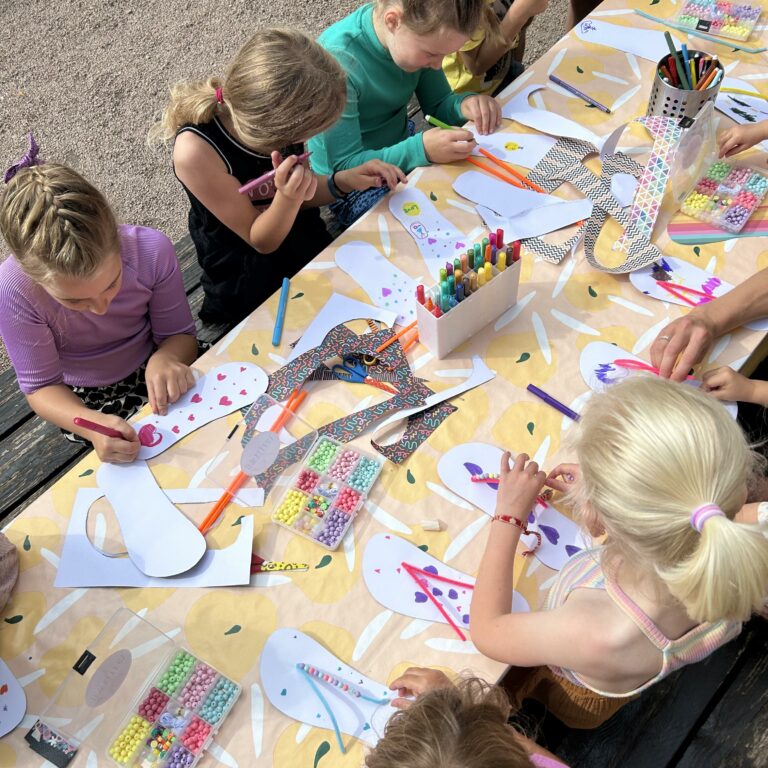 Camping-Les-Suchères-slippers-maken-vierkant